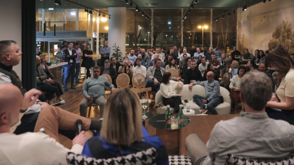 Udruga Unit: “Prilagodite se na AI do ljeta ili ćete nestati”