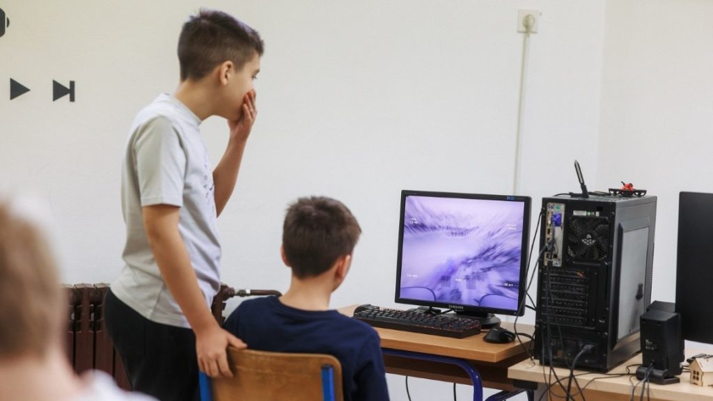 Osnovnoškolci postaju piloti kroz Orqinu prvu hrvatsku školsku dron ligu